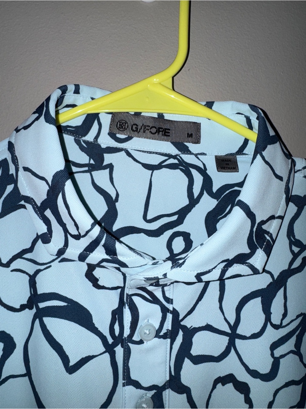 G/FORE White Shirt with Navy Abstract Line Print